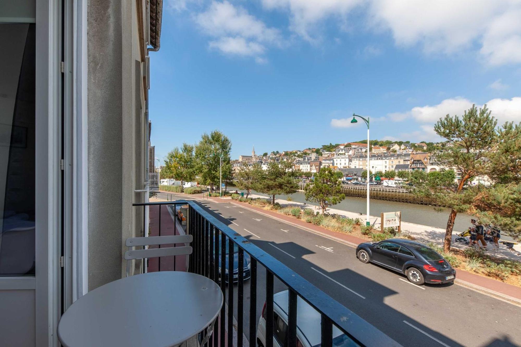 Studio Sleeps 4 With Terrace, 500M Place Morny Deauville Extérieur photo