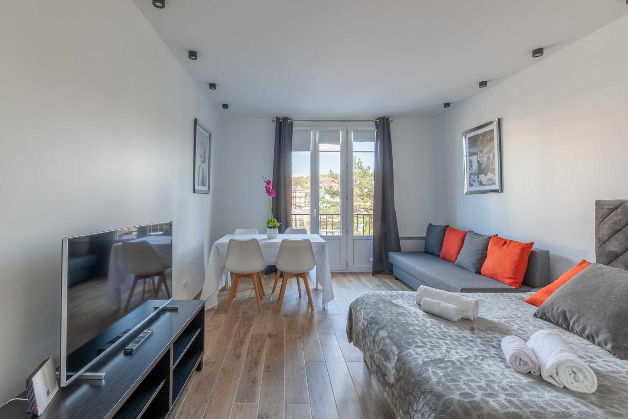 Studio Sleeps 4 With Terrace, 500M Place Morny Deauville Extérieur photo